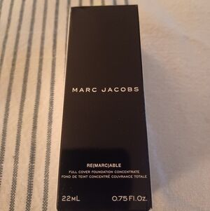 New Marc Jacobs Remarkable Full Cover Foundation Ivory Light 10